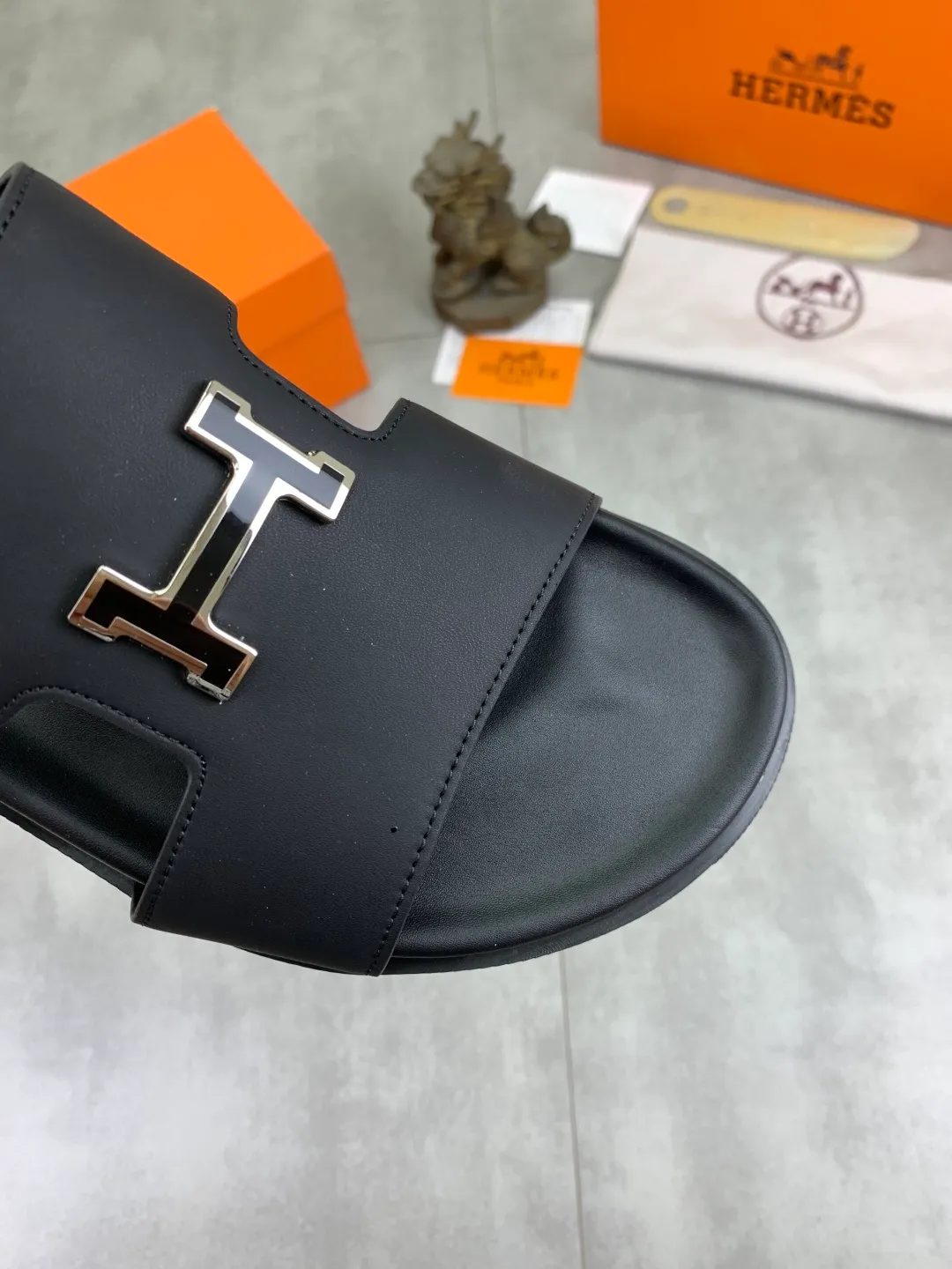 Men's shoes 💰P440 New [HERMES] high-end quality new Hermès slippers, made of imported calfskin, wear-resistant and non-slip rubber outsole. Fashionable and elegant code number: 39-44 (38 45 46 customized)